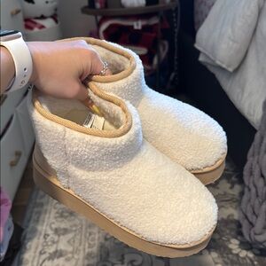 American eagle cute Sherpa boots